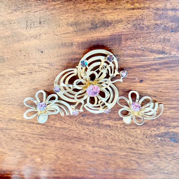 Vintage pink and purple flower swirl gold three layer brooch and earrings - Picture 4 of 10